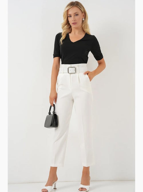 Enkelhoge rechte broek met strik bdart - Kiabi Enkelhoge rechte broek met strik bdart - Kiabi