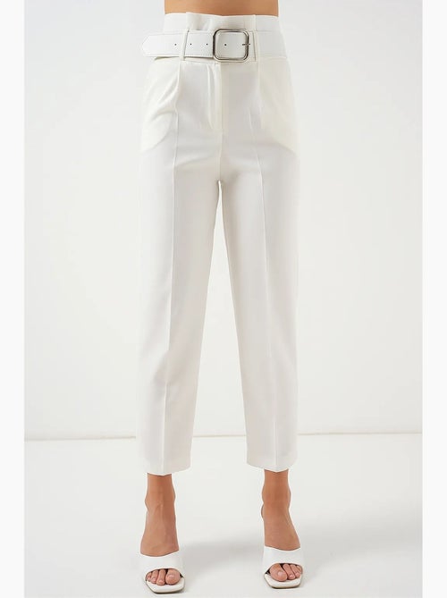 Enkelhoge rechte broek met strik bdart - Kiabi Enkelhoge rechte broek met strik bdart - Kiabi