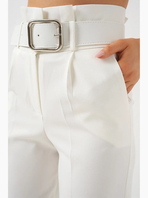 Enkelhoge rechte broek met strik bdart - Kiabi Enkelhoge rechte broek met strik bdart - Kiabi