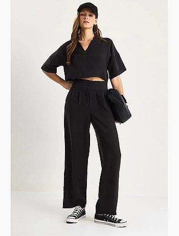 Ensemble coordonné deux pièces en maille à col v et pantalon à jambes larges lucci