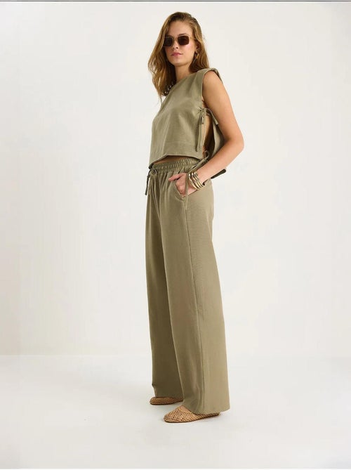 Ensemble deux pièces à col ras du cou et fermeture à nouer avec pantalon large lucci - Kiabi
