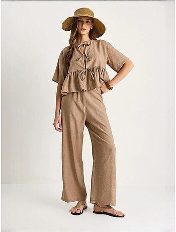 Ensemble deux pièces chemisier et pantalon à manches courtes avec détails noués lucci