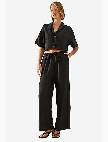 Ensemble deux pièces haut court à col veste et pantalon boutonné à poches lucci