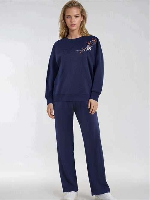 Ensemble deux pièces long à col rond brodé et pantalon à jambes larges hiccup - Kiabi