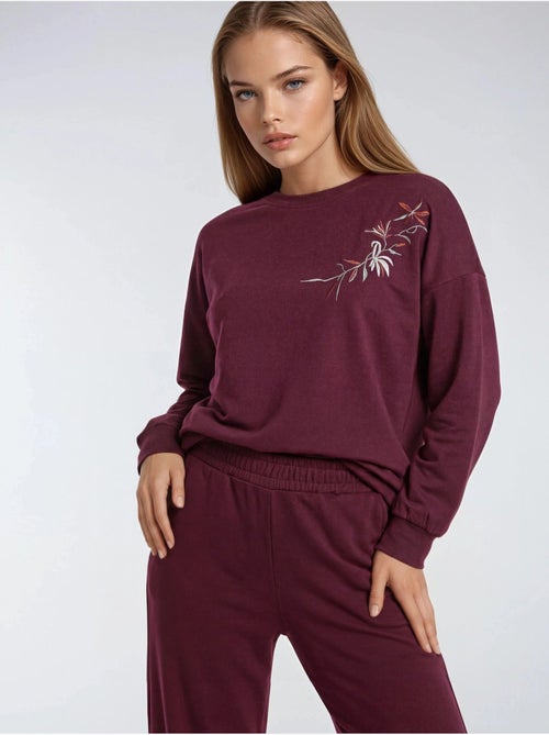 Ensemble deux pièces long à col rond brodé et pantalon à jambes larges hiccup - Kiabi