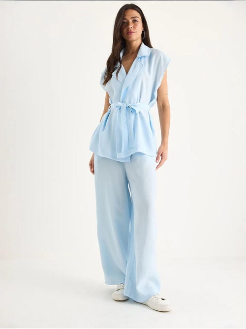 Ensemble gilet ceinturé bianco avec pantalon palazzo à poches et modal lucci - Kiabi Ensemble gilet ceinturé bianco avec pantalon palazzo à poches et modal lucci - Kiabi