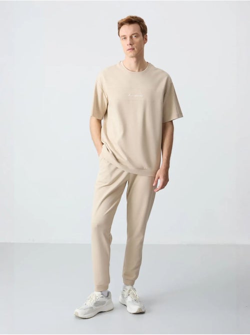 Ensemble homme t-shirt et pantalon oversize tommy - Kiabi Ensemble homme t-shirt et pantalon oversize tommy - Kiabi