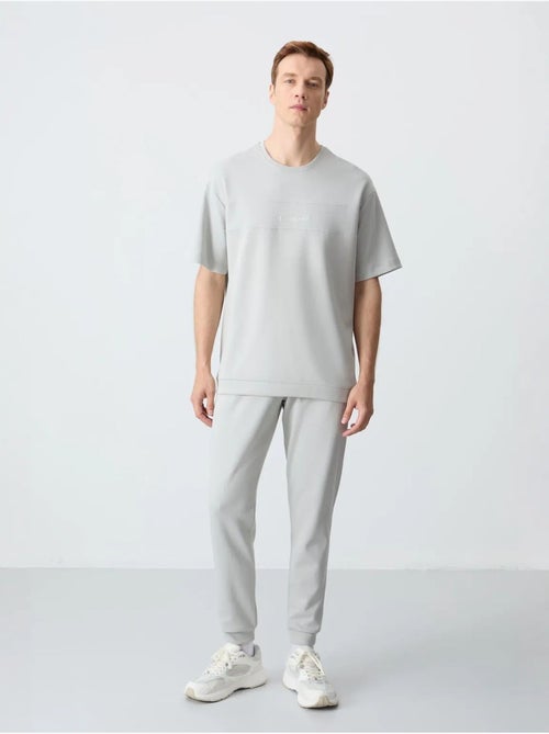 Ensemble homme t-shirt et pantalon oversize tommy - Kiabi Ensemble homme t-shirt et pantalon oversize tommy - Kiabi