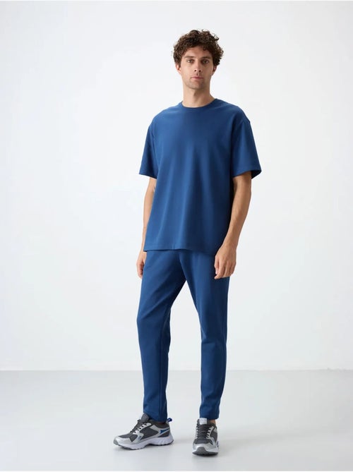 Ensemble homme t-shirt oversize et pantalon tommy - Kiabi Ensemble homme t-shirt oversize et pantalon tommy - Kiabi