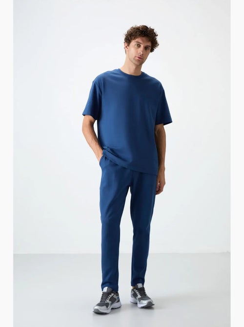 Ensemble homme t-shirt oversize et pantalon tommy - Kiabi Ensemble homme t-shirt oversize et pantalon tommy - Kiabi