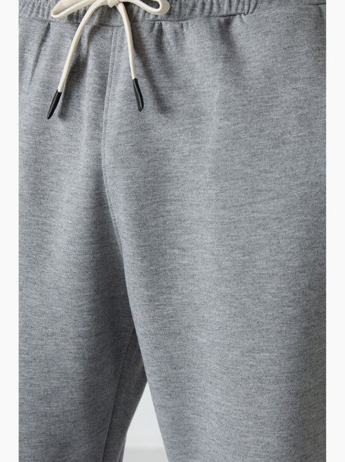 Ensemble homme t-shirt oversize et pantalon tommy - Kiabi Ensemble homme t-shirt oversize et pantalon tommy - Kiabi