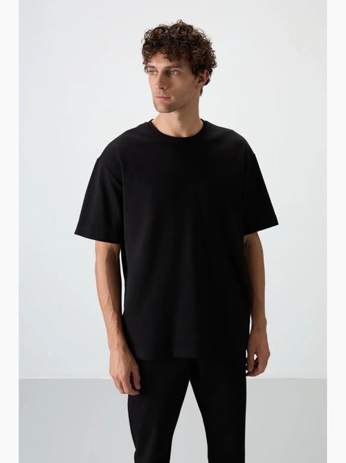 Ensemble homme t-shirt oversize et pantalon tommy - Kiabi Ensemble homme t-shirt oversize et pantalon tommy - Kiabi