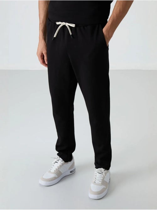 Ensemble homme t-shirt oversize et pantalon tommy - Kiabi Ensemble homme t-shirt oversize et pantalon tommy - Kiabi