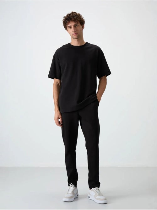 Ensemble homme t-shirt oversize et pantalon tommy - Kiabi Ensemble homme t-shirt oversize et pantalon tommy - Kiabi