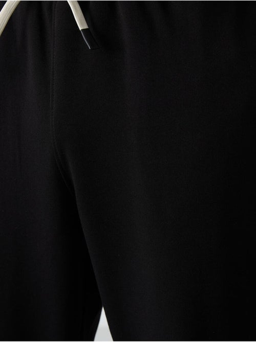 Ensemble homme t-shirt oversize et pantalon tommy - Kiabi Ensemble homme t-shirt oversize et pantalon tommy - Kiabi