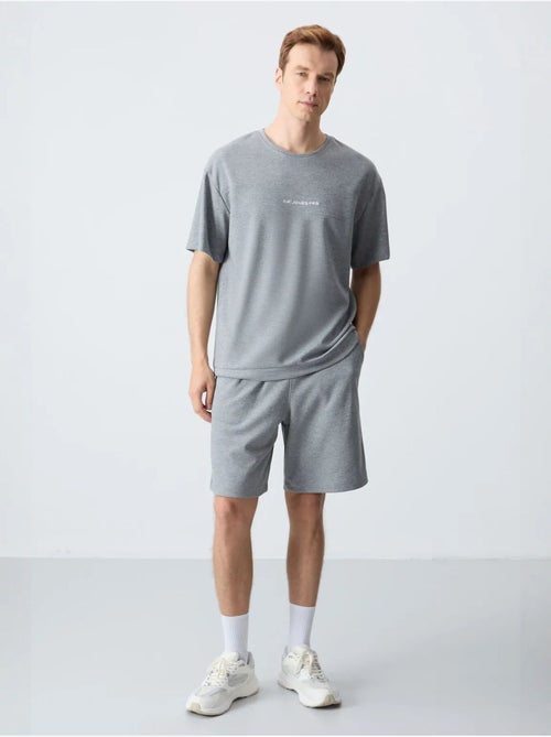 Ensemble homme t-shirt oversize et short en coton mélangé tommy - Kiabi Ensemble homme t-shirt oversize et short en coton mélangé tommy - Kiabi