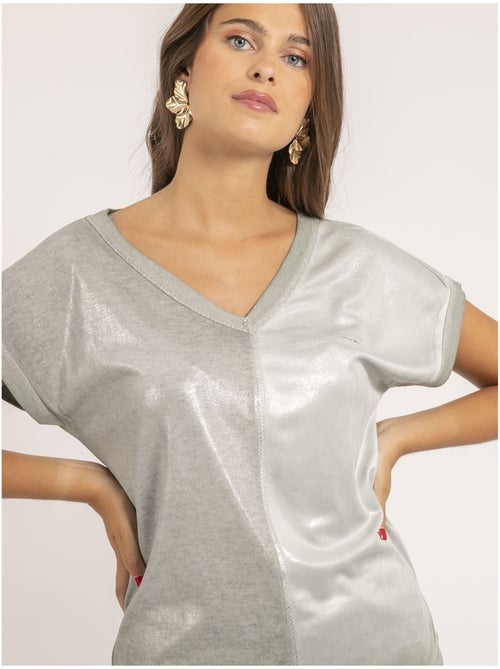 Fazzy t-shirt met v-hals van twee materialen - Kiabi Fazzy t-shirt met v-hals van twee materialen - Kiabi