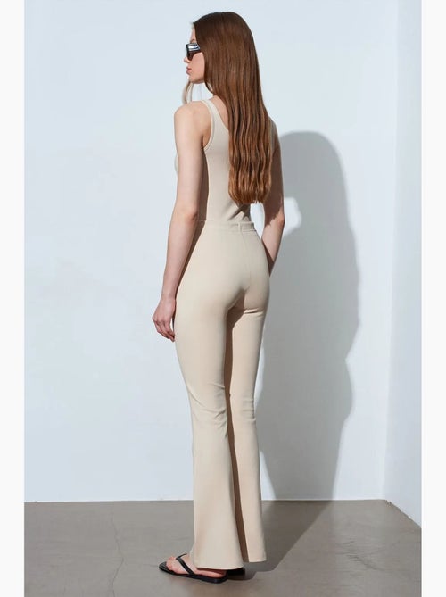 Flared jerseybroek met middelhoge taille en trekkoord dilvin - Kiabi Flared jerseybroek met middelhoge taille en trekkoord dilvin - Kiabi