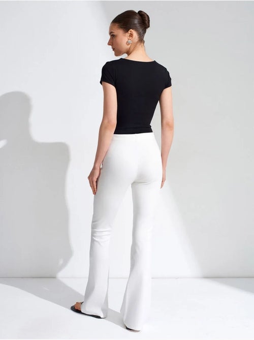 Flared jerseybroek met middelhoge taille en trekkoord dilvin - Kiabi Flared jerseybroek met middelhoge taille en trekkoord dilvin - Kiabi