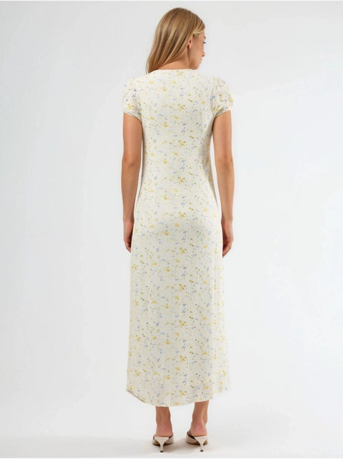 Floral midi-jurk met u-hals en strikdetail busem - Kiabi Floral midi-jurk met u-hals en strikdetail busem - Kiabi