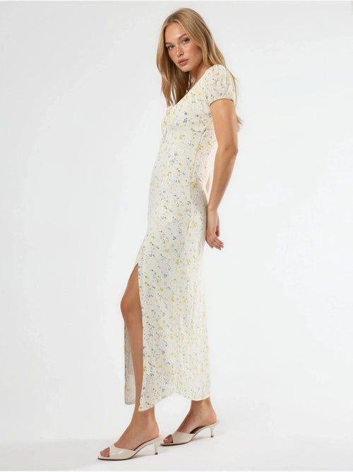 Floral midi-jurk met u-hals en strikdetail busem - Kiabi Floral midi-jurk met u-hals en strikdetail busem - Kiabi