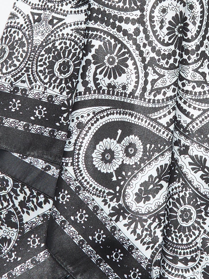 Foulard imprimé 'arabesques' Noir - Kiabi