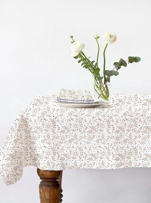 Future Home - Lot nappe carrée + 2 serviettes de table déperlante floral - Kiabi Future Home - Lot nappe carrée + 2 serviettes de table déperlante floral - Kiabi