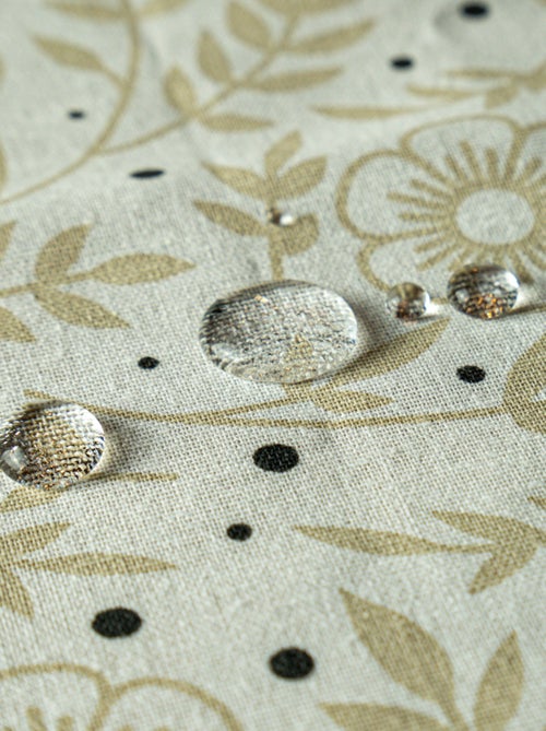 Future Home - Lot nappe carrée + 2 serviettes de table déperlante floral - Kiabi Future Home - Lot nappe carrée + 2 serviettes de table déperlante floral - Kiabi