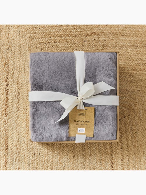 Future Home - Plaid fausse fourrure 130x150 cm - Kiabi Future Home - Plaid fausse fourrure 130x150 cm - Kiabi