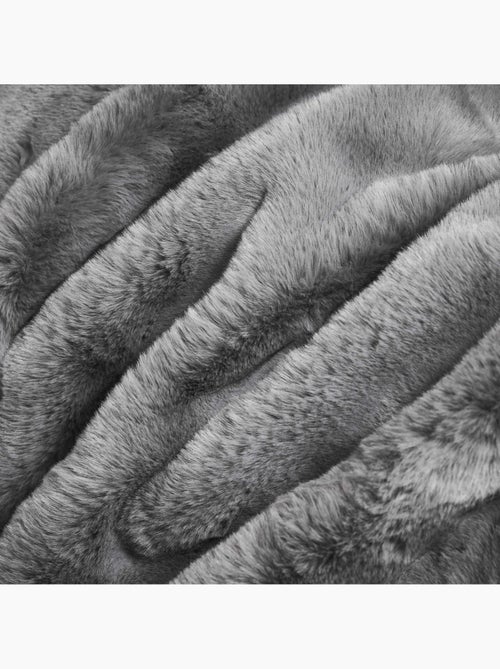 Future Home - Plaid fausse fourrure 130x150 cm - Kiabi Future Home - Plaid fausse fourrure 130x150 cm - Kiabi