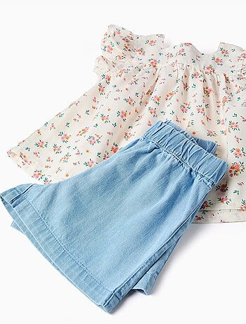 Gebloemde blouse en denim short