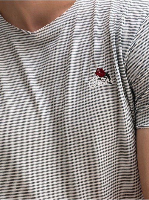 Geborduurd gestreept t-shirt met ronde hals giesto - Kiabi Geborduurd gestreept t-shirt met ronde hals giesto - Kiabi