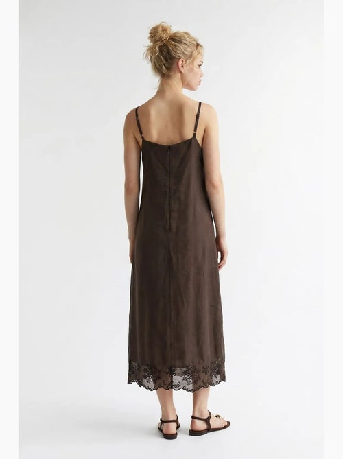 Geborduurde a-lijn midi slipdress mixray - Kiabi Geborduurde a-lijn midi slipdress mixray - Kiabi