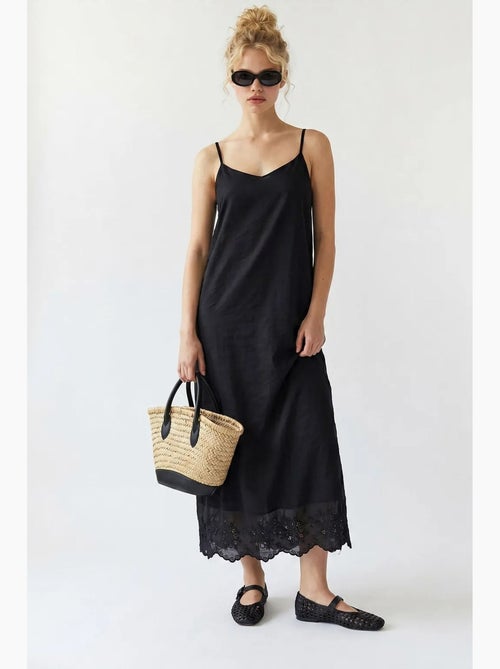Geborduurde a-lijn midi slipdress mixray - Kiabi Geborduurde a-lijn midi slipdress mixray - Kiabi