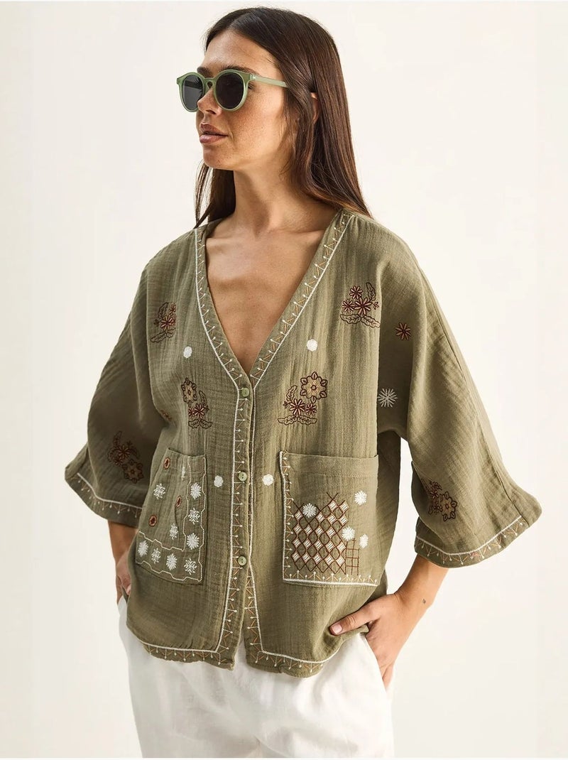 Geborduurde katoenen crêpe blouse met v-hals lucci Kaki - Kiabi