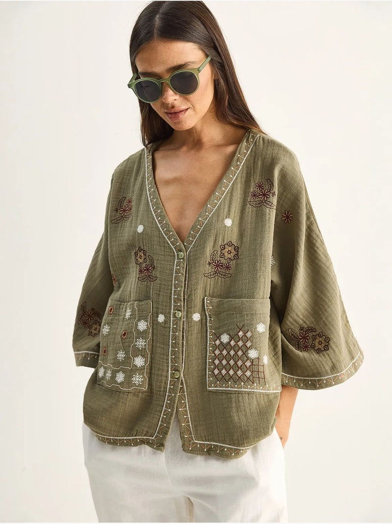 Geborduurde katoenen crêpe blouse met v-hals lucci Kaki - Kiabi