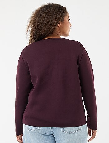 Gebreid vest met reliëfpatroontje en knopen in retrostijl