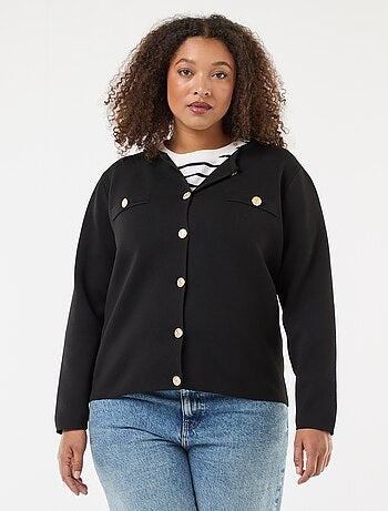 Gebreid vest met reliëfpatroontje en knopen in retrostijl