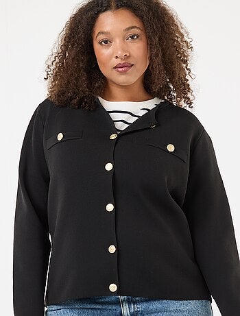 Gebreid vest met reliëfpatroontje en knopen in retrostijl