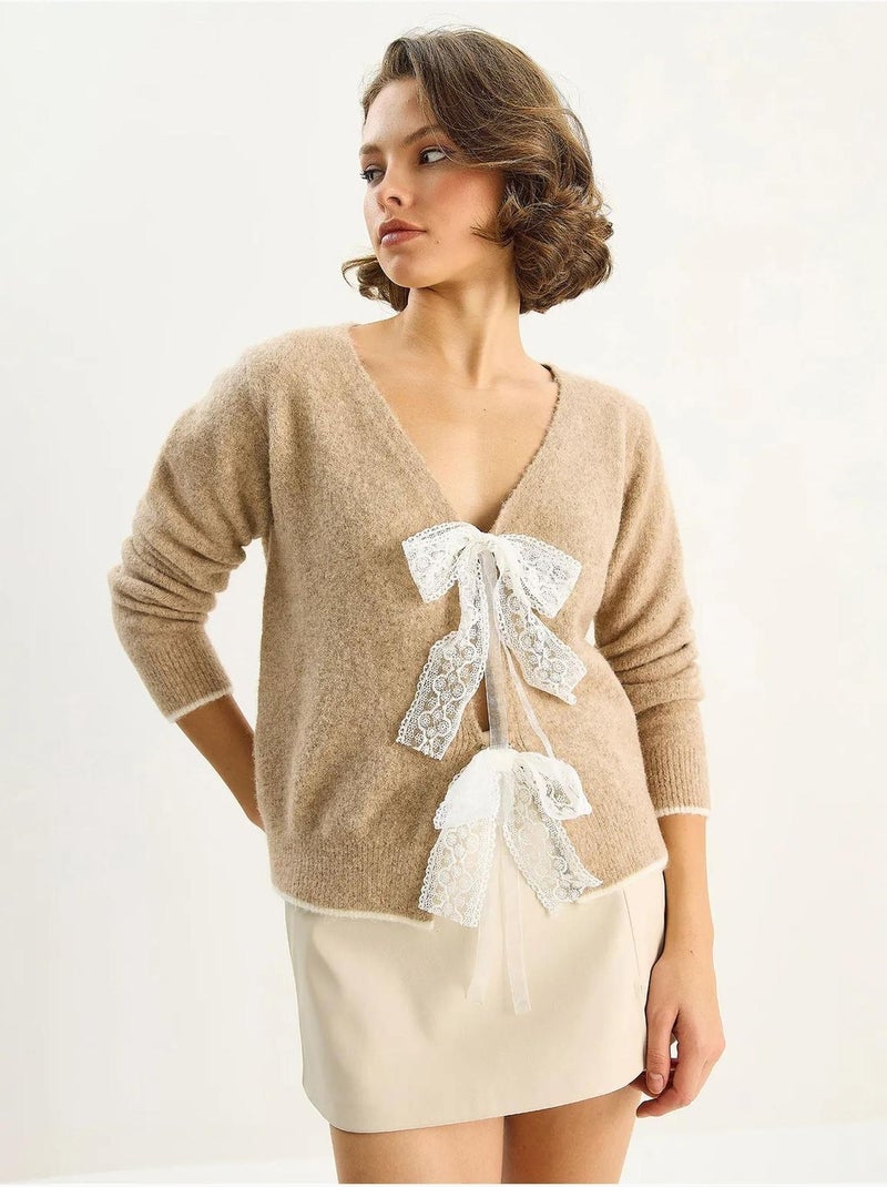 Gebreid vest met v-hals en kanten striksluiting lucci Klei-beige - Kiabi