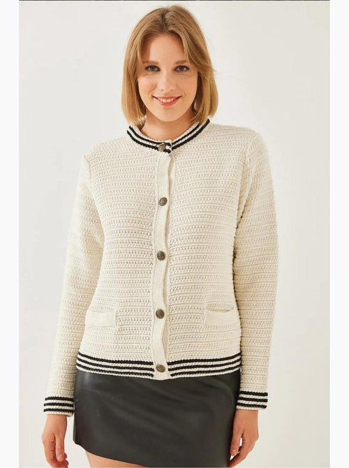 Gebreide cardigan met knoopjes en zakdetail lucci - Kiabi Gebreide cardigan met knoopjes en zakdetail lucci - Kiabi