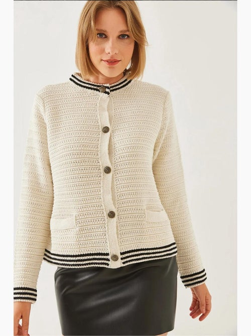 Gebreide cardigan met knoopjes en zakdetail lucci - Kiabi Gebreide cardigan met knoopjes en zakdetail lucci - Kiabi