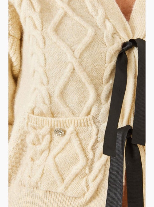 Gebreide cardigan met strikzak aan de voorkant lucci - Kiabi Gebreide cardigan met strikzak aan de voorkant lucci - Kiabi
