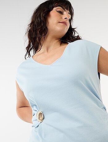 Gedrapeerd T-shirt met goudkleurig sieraad