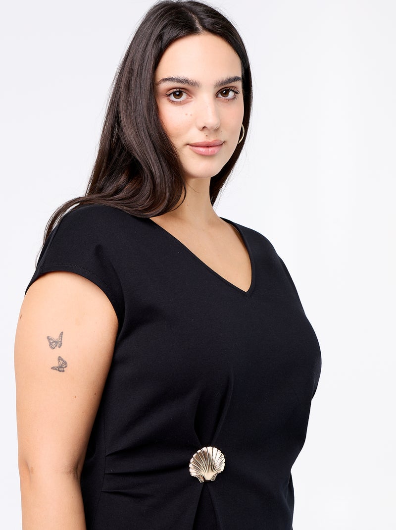 Gedrapeerd T-shirt met goudkleurig sieraad Zwart - Kiabi