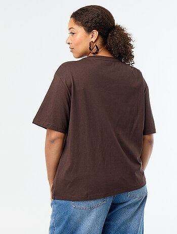 Gedrapeerd T-shirt met goudkleurige broche