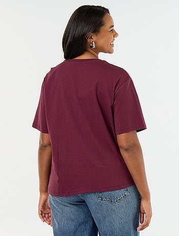 Gedrapeerd T-shirt met goudkleurige broche