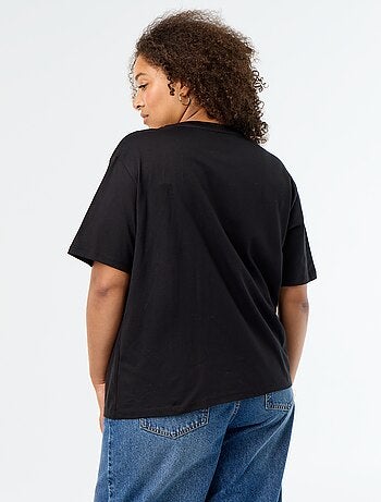 Gedrapeerd T-shirt met goudkleurige broche