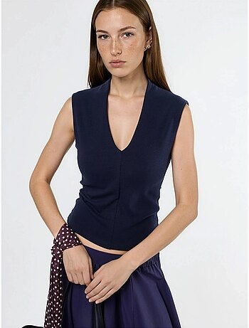 Gedrapeerde mouwloze blouse met v-hals busem