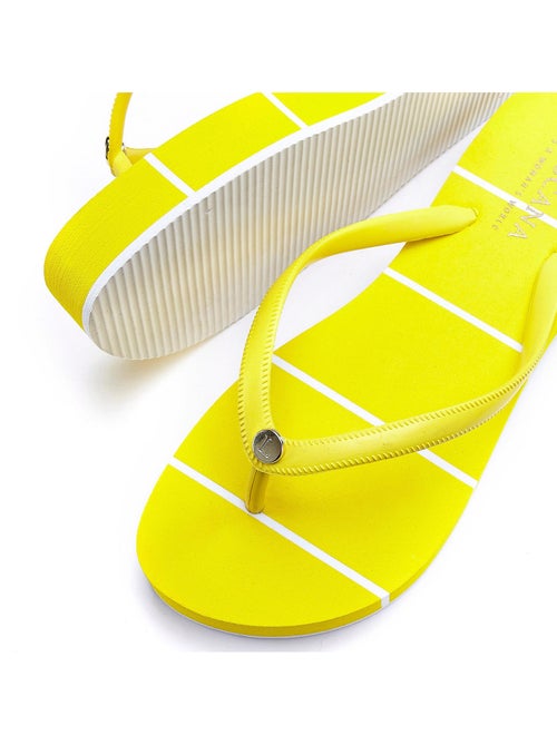 Geel gestreepte strand slippers - Kiabi Geel gestreepte strand slippers - Kiabi